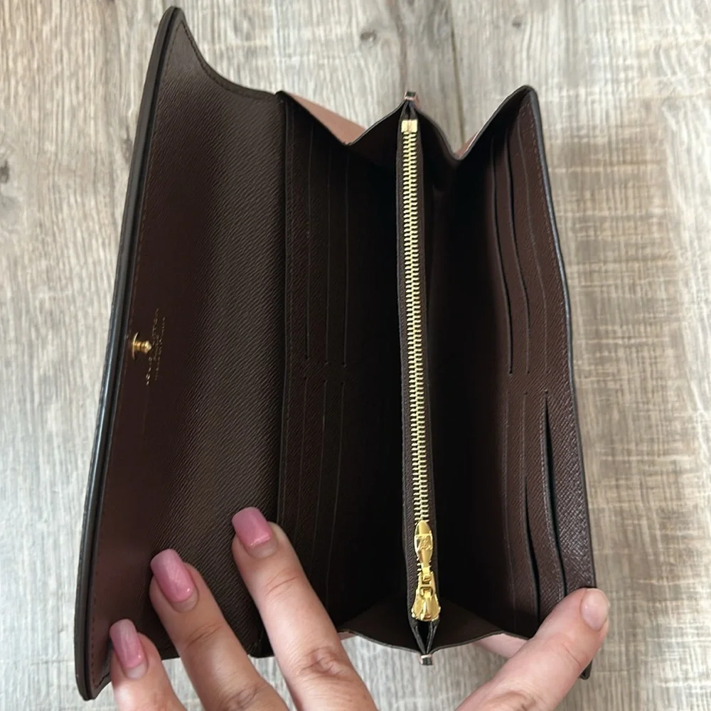 Louis Vuitton Sarah Wallet - Picture 5 of 11